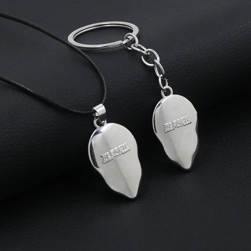 Anime Bleach Keychain Kurosaki Ichigo Ulquiorra Mask Sword Metal Pandent Keyring for Women Men Car Jewelry Fan Cosplay Prop